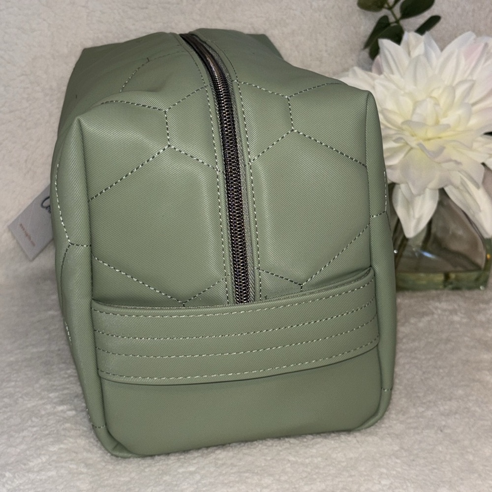 Lug Satin Luxe Toiletry Case - Bumper Satin ~ Sage - Picture 3 of 8